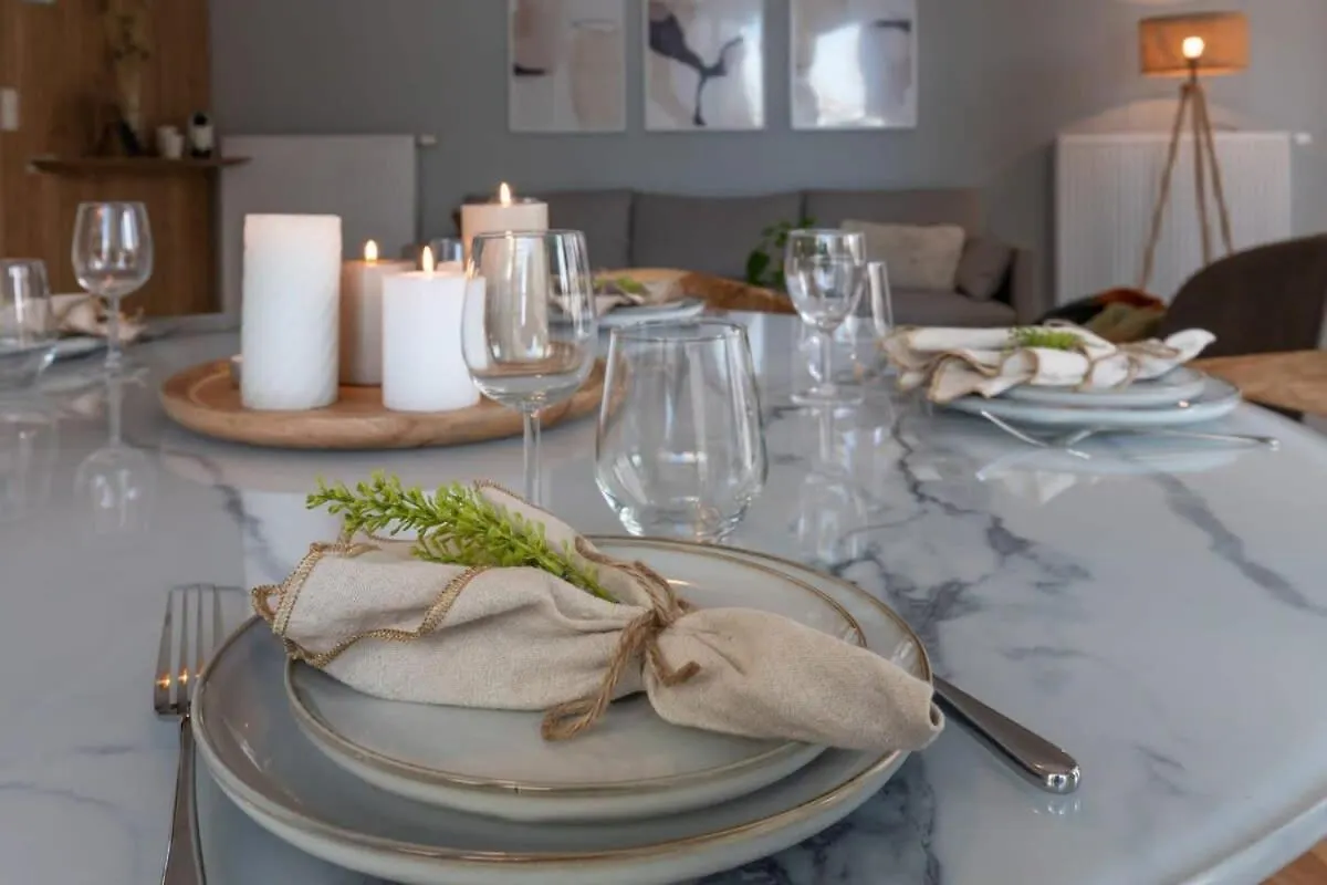 Huswell - Queen At Sea: Modern 2 Bedroom Apartement Oostende